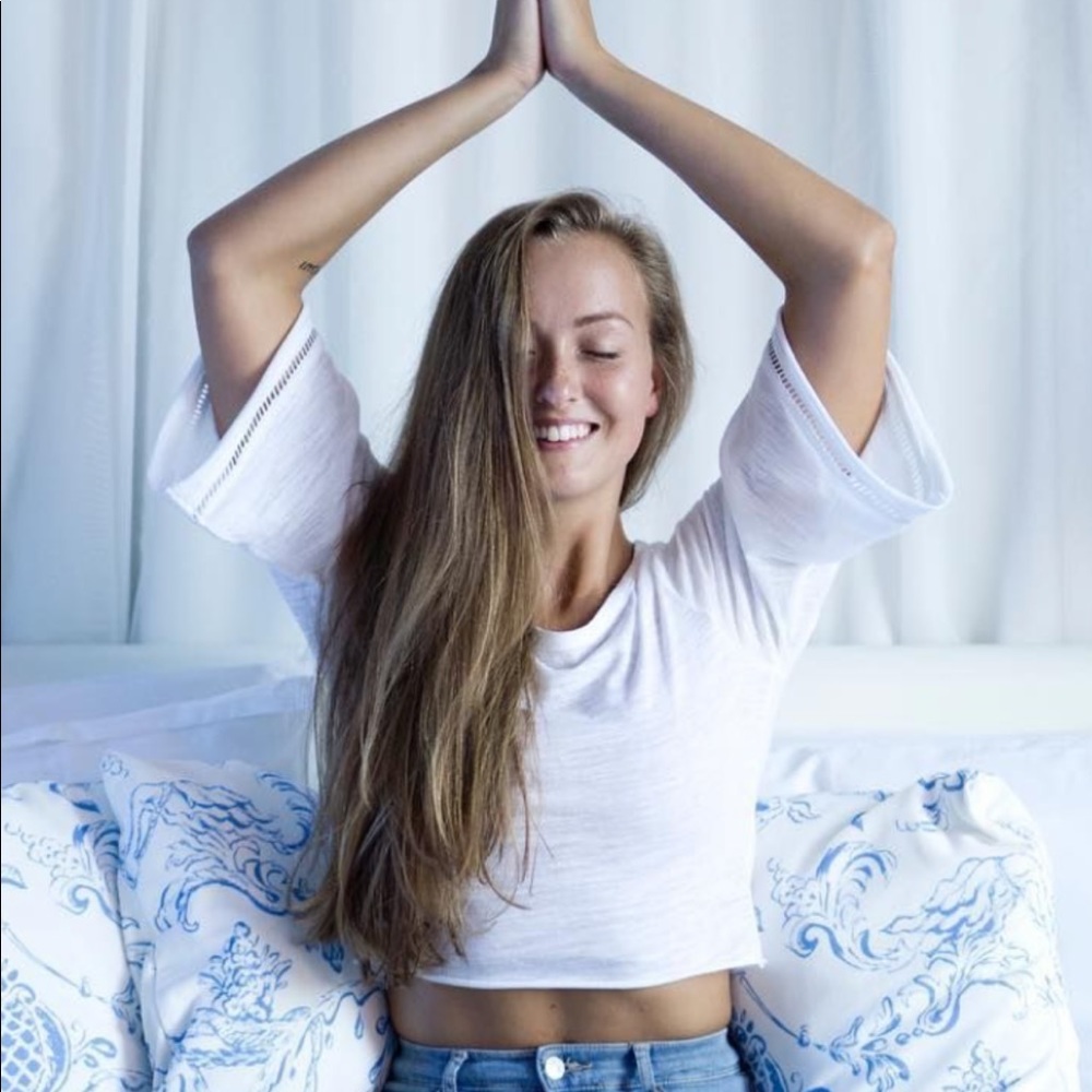 Alo yoga crop bell sleeve gleam top - Picture 2 of 5